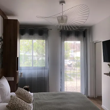 Les Cles D'a Cote - De Charme Pres De Rouen Bed & Breakfast 3*